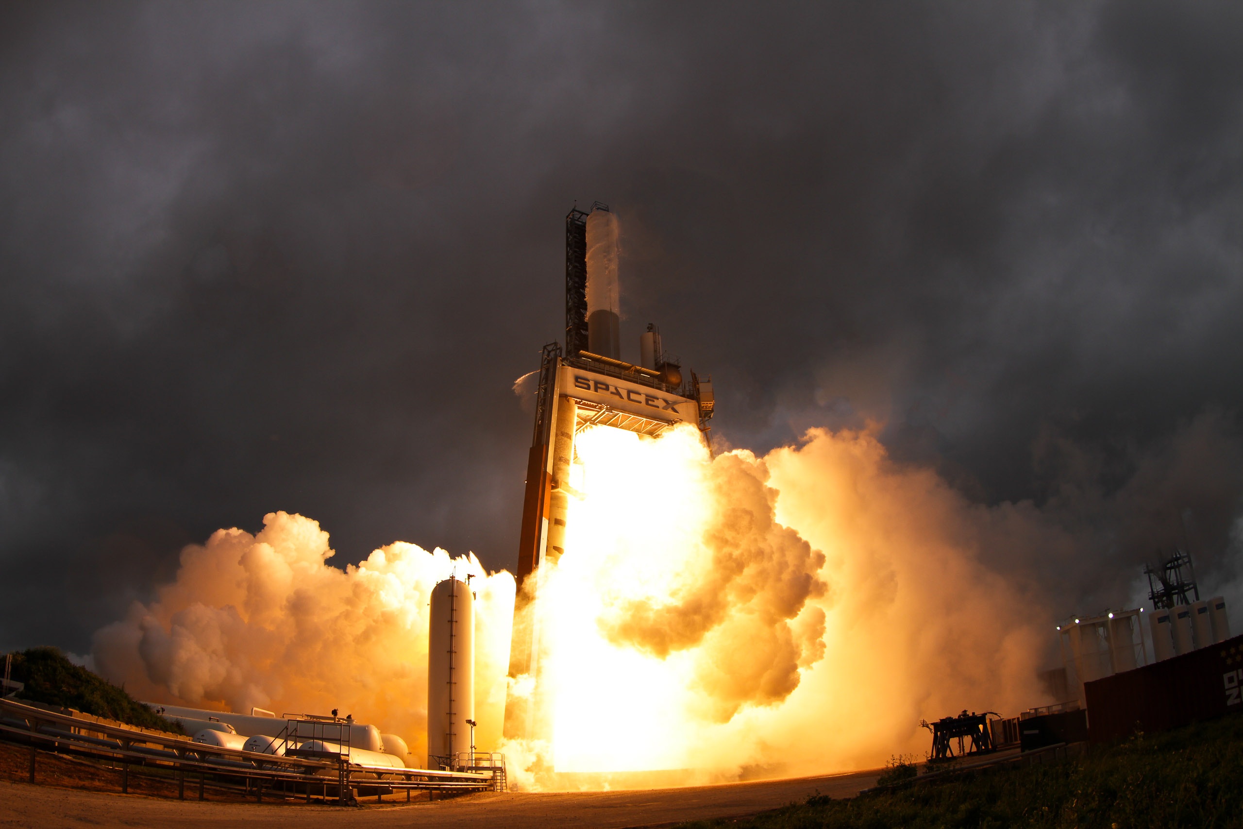 SpaceX Uzay Aracı Patladı
