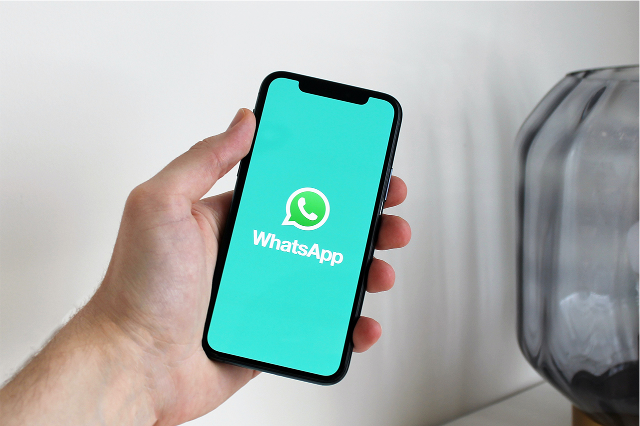 WhatsApp, yakında yapılacak güncellemeyle birlikte kullanıcıların 15 kişiye kadar grup araması başlatabilmesine olanak tanıyacak.